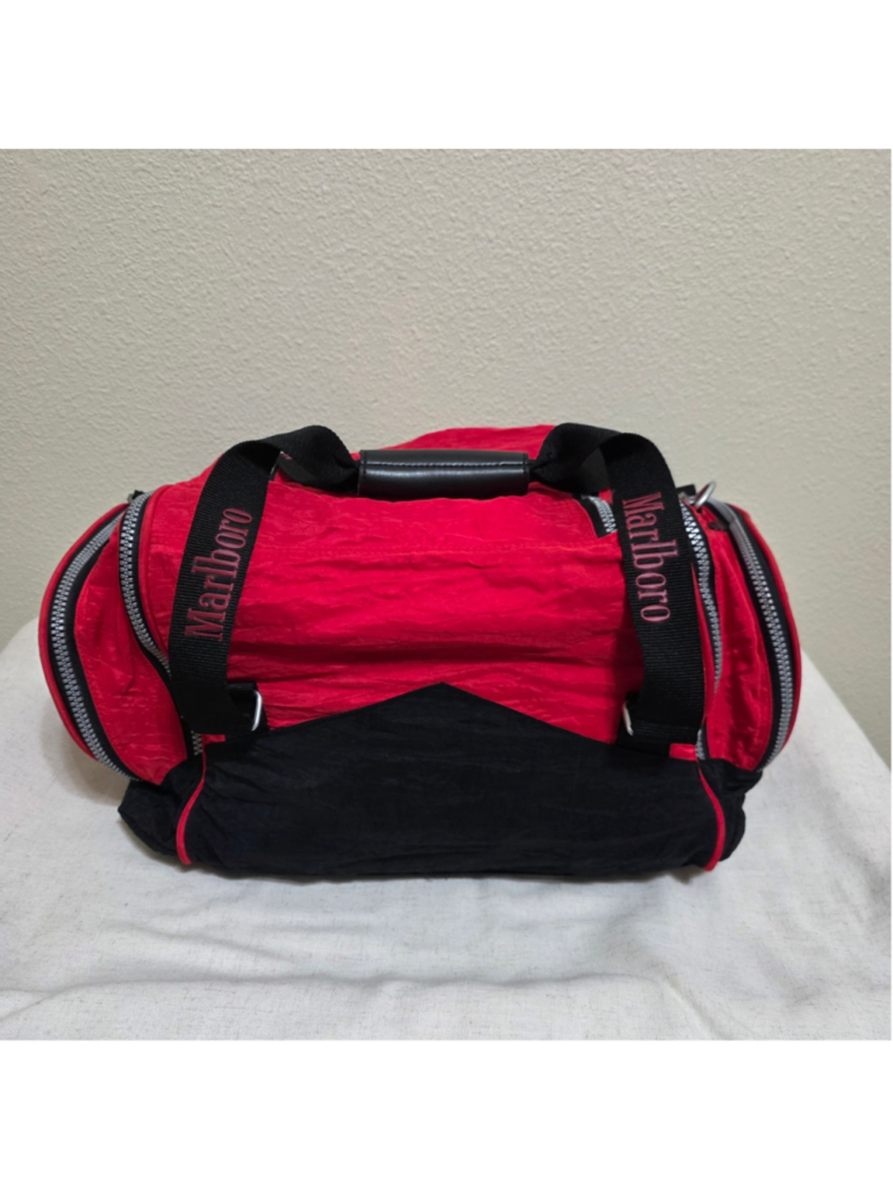 Vintage 90s Marlboro Unlimited Nylon Duffle Bag Red Black Travel Gym Shoulder - Picture 6 of 13